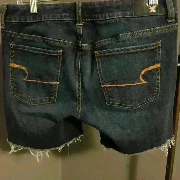 American Eagle Women’s Dark wash midi shorts size 8, 360 super stretch - Picture 4 of 10